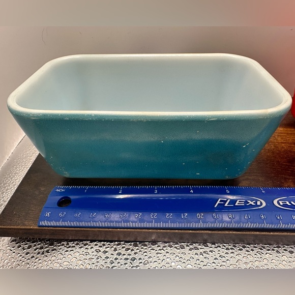 Pyrex Blue and Red Food Storage Containers - Picture 4 of 10
